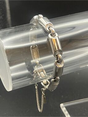 MONET  Silver Tone Barrel Link Bracelet Fold Over Clasp Safety Chain Signed 7”